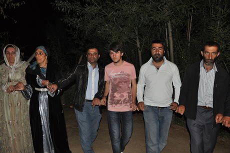 Yüksekova'da 02.03. Temmuz 2011 tarihlerinde evlenen bazı çiftleri sizler için sayfamıza taşıdık. Bizde Yüksekova Güncel Ailesi olarak tüm çiftlere mutluluklar dileriz