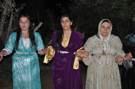 Yüksekova'da 02.03. Temmuz 2011 tarihlerinde evlenen bazı çiftleri sizler için sayfamıza taşıdık. Bizde Yüksekova Güncel Ailesi olarak tüm çiftlere mutluluklar dileriz