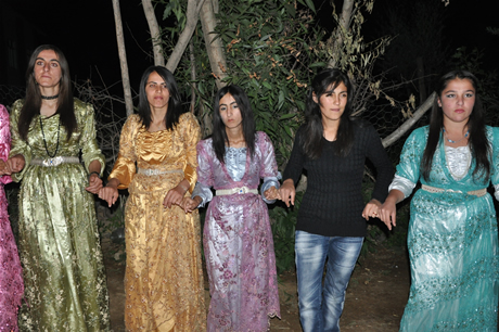 Yüksekova'da 02.03. Temmuz 2011 tarihlerinde evlenen bazı çiftleri sizler için sayfamıza taşıdık. Bizde Yüksekova Güncel Ailesi olarak tüm çiftlere mutluluklar dileriz