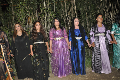 Yüksekova'da 02.03. Temmuz 2011 tarihlerinde evlenen bazı çiftleri sizler için sayfamıza taşıdık. Bizde Yüksekova Güncel Ailesi olarak tüm çiftlere mutluluklar dileriz