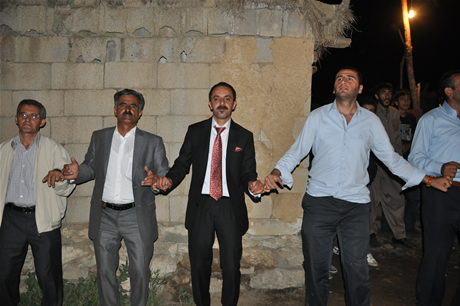 Yüksekova'da 02.03. Temmuz 2011 tarihlerinde evlenen bazı çiftleri sizler için sayfamıza taşıdık. Bizde Yüksekova Güncel Ailesi olarak tüm çiftlere mutluluklar dileriz