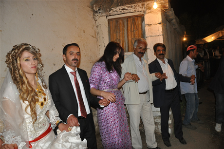 Yüksekova'da 02.03. Temmuz 2011 tarihlerinde evlenen bazı çiftleri sizler için sayfamıza taşıdık. Bizde Yüksekova Güncel Ailesi olarak tüm çiftlere mutluluklar dileriz