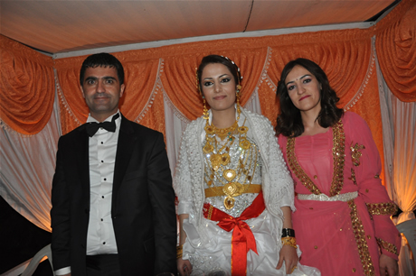 Yüksekova'da 02.03. Temmuz 2011 tarihlerinde evlenen bazı çiftleri sizler için sayfamıza taşıdık. Bizde Yüksekova Güncel Ailesi olarak tüm çiftlere mutluluklar dileriz