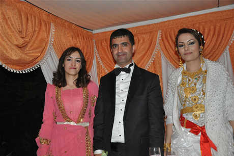 Yüksekova'da 02.03. Temmuz 2011 tarihlerinde evlenen bazı çiftleri sizler için sayfamıza taşıdık. Bizde Yüksekova Güncel Ailesi olarak tüm çiftlere mutluluklar dileriz