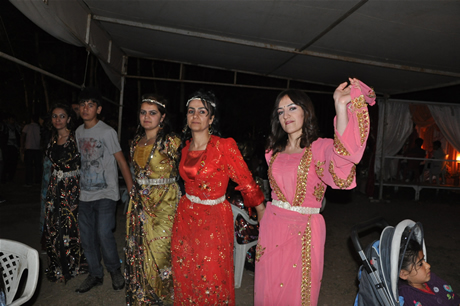 Yüksekova'da 02.03. Temmuz 2011 tarihlerinde evlenen bazı çiftleri sizler için sayfamıza taşıdık. Bizde Yüksekova Güncel Ailesi olarak tüm çiftlere mutluluklar dileriz