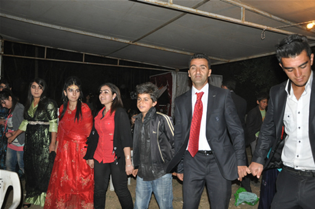 Yüksekova'da 02.03. Temmuz 2011 tarihlerinde evlenen bazı çiftleri sizler için sayfamıza taşıdık. Bizde Yüksekova Güncel Ailesi olarak tüm çiftlere mutluluklar dileriz