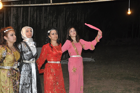 Yüksekova'da 02.03. Temmuz 2011 tarihlerinde evlenen bazı çiftleri sizler için sayfamıza taşıdık. Bizde Yüksekova Güncel Ailesi olarak tüm çiftlere mutluluklar dileriz