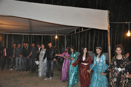 Yüksekova'da 02.03. Temmuz 2011 tarihlerinde evlenen bazı çiftleri sizler için sayfamıza taşıdık. Bizde Yüksekova Güncel Ailesi olarak tüm çiftlere mutluluklar dileriz