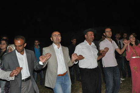 Yüksekova'da 02.03. Temmuz 2011 tarihlerinde evlenen bazı çiftleri sizler için sayfamıza taşıdık. Bizde Yüksekova Güncel Ailesi olarak tüm çiftlere mutluluklar dileriz