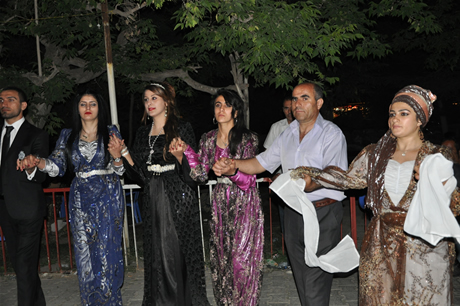 Yüksekova'da 02.03. Temmuz 2011 tarihlerinde evlenen bazı çiftleri sizler için sayfamıza taşıdık. Bizde Yüksekova Güncel Ailesi olarak tüm çiftlere mutluluklar dileriz