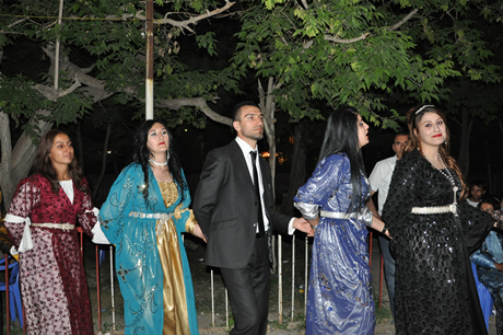 Yüksekova'da 02.03. Temmuz 2011 tarihlerinde evlenen bazı çiftleri sizler için sayfamıza taşıdık. Bizde Yüksekova Güncel Ailesi olarak tüm çiftlere mutluluklar dileriz