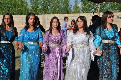 Yüksekova'da 02.03. Temmuz 2011 tarihlerinde evlenen bazı çiftleri sizler için sayfamıza taşıdık. Bizde Yüksekova Güncel Ailesi olarak tüm çiftlere mutluluklar dileriz