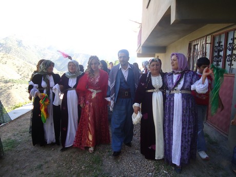 Yüksekova'da 09-10 Temmuz 2011 tarihlerinde evlenen bazı çiftleri sizler için sayfamıza taşıdık. Yüksekova Güncel Ailesi olarak tüm çiftlere mutluluklar dileriz