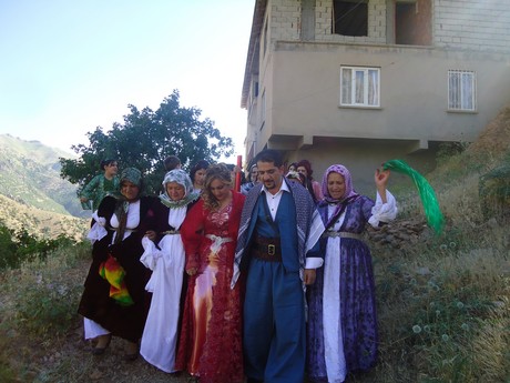 Yüksekova'da 09-10 Temmuz 2011 tarihlerinde evlenen bazı çiftleri sizler için sayfamıza taşıdık. Yüksekova Güncel Ailesi olarak tüm çiftlere mutluluklar dileriz