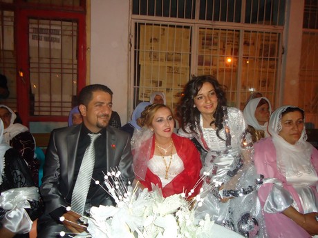 Yüksekova'da 09-10 Temmuz 2011 tarihlerinde evlenen bazı çiftleri sizler için sayfamıza taşıdık. Yüksekova Güncel Ailesi olarak tüm çiftlere mutluluklar dileriz