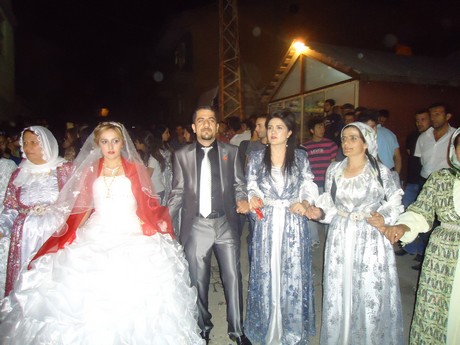 Yüksekova'da 09-10 Temmuz 2011 tarihlerinde evlenen bazı çiftleri sizler için sayfamıza taşıdık. Yüksekova Güncel Ailesi olarak tüm çiftlere mutluluklar dileriz