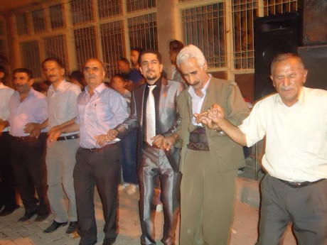 Yüksekova'da 09-10 Temmuz 2011 tarihlerinde evlenen bazı çiftleri sizler için sayfamıza taşıdık. Yüksekova Güncel Ailesi olarak tüm çiftlere mutluluklar dileriz