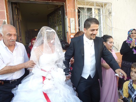 Yüksekova'da 09-10 Temmuz 2011 tarihlerinde evlenen bazı çiftleri sizler için sayfamıza taşıdık. Yüksekova Güncel Ailesi olarak tüm çiftlere mutluluklar dileriz