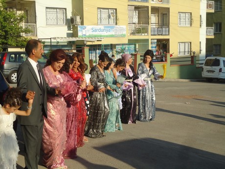 Yüksekova'da 09-10 Temmuz 2011 tarihlerinde evlenen bazı çiftleri sizler için sayfamıza taşıdık. Yüksekova Güncel Ailesi olarak tüm çiftlere mutluluklar dileriz