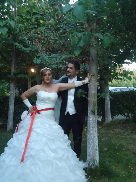 Yüksekova'da 09-10 Temmuz 2011 tarihlerinde evlenen bazı çiftleri sizler için sayfamıza taşıdık. Yüksekova Güncel Ailesi olarak tüm çiftlere mutluluklar dileriz