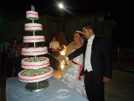 Yüksekova'da 09-10 Temmuz 2011 tarihlerinde evlenen bazı çiftleri sizler için sayfamıza taşıdık. Yüksekova Güncel Ailesi olarak tüm çiftlere mutluluklar dileriz