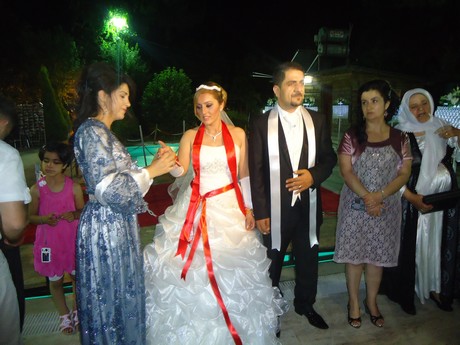 Yüksekova'da 09-10 Temmuz 2011 tarihlerinde evlenen bazı çiftleri sizler için sayfamıza taşıdık. Yüksekova Güncel Ailesi olarak tüm çiftlere mutluluklar dileriz