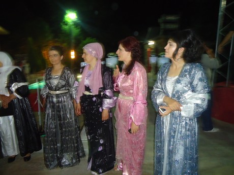 Yüksekova'da 09-10 Temmuz 2011 tarihlerinde evlenen bazı çiftleri sizler için sayfamıza taşıdık. Yüksekova Güncel Ailesi olarak tüm çiftlere mutluluklar dileriz