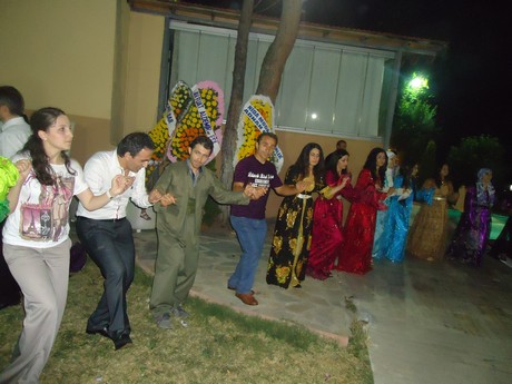 Yüksekova'da 09-10 Temmuz 2011 tarihlerinde evlenen bazı çiftleri sizler için sayfamıza taşıdık. Yüksekova Güncel Ailesi olarak tüm çiftlere mutluluklar dileriz