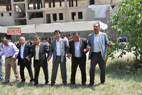 Yüksekova'da 09-10 Temmuz 2011 tarihlerinde evlenen bazı çiftleri sizler için sayfamıza taşıdık. Yüksekova Güncel Ailesi olarak tüm çiftlere mutluluklar dileriz