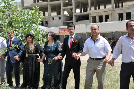 Yüksekova'da 09-10 Temmuz 2011 tarihlerinde evlenen bazı çiftleri sizler için sayfamıza taşıdık. Yüksekova Güncel Ailesi olarak tüm çiftlere mutluluklar dileriz