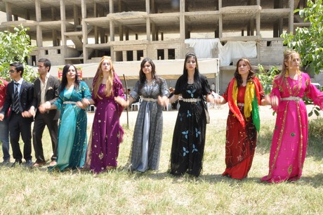 Yüksekova'da 09-10 Temmuz 2011 tarihlerinde evlenen bazı çiftleri sizler için sayfamıza taşıdık. Yüksekova Güncel Ailesi olarak tüm çiftlere mutluluklar dileriz