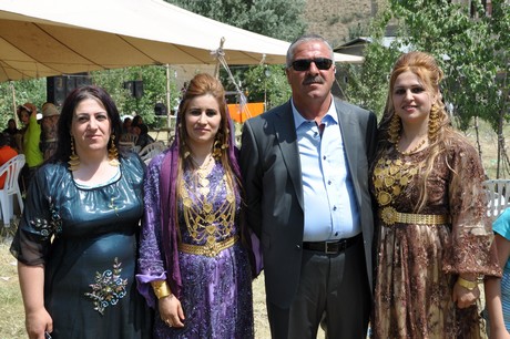 Yüksekova'da 09-10 Temmuz 2011 tarihlerinde evlenen bazı çiftleri sizler için sayfamıza taşıdık. Yüksekova Güncel Ailesi olarak tüm çiftlere mutluluklar dileriz