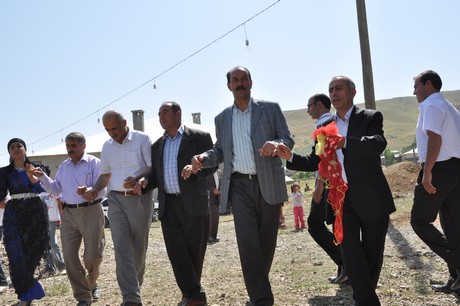 Yüksekova'da 09-10 Temmuz 2011 tarihlerinde evlenen bazı çiftleri sizler için sayfamıza taşıdık. Yüksekova Güncel Ailesi olarak tüm çiftlere mutluluklar dileriz