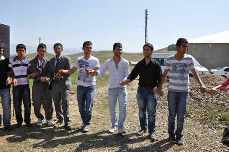 Yüksekova'da 09-10 Temmuz 2011 tarihlerinde evlenen bazı çiftleri sizler için sayfamıza taşıdık. Yüksekova Güncel Ailesi olarak tüm çiftlere mutluluklar dileriz