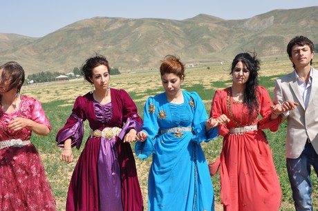 Yüksekova'da 09-10 Temmuz 2011 tarihlerinde evlenen bazı çiftleri sizler için sayfamıza taşıdık. Yüksekova Güncel Ailesi olarak tüm çiftlere mutluluklar dileriz