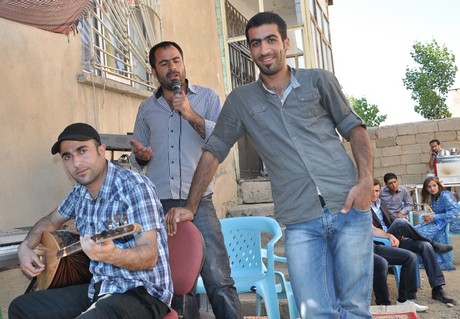 Yüksekova'da 09-10 Temmuz 2011 tarihlerinde evlenen bazı çiftleri sizler için sayfamıza taşıdık. Yüksekova Güncel Ailesi olarak tüm çiftlere mutluluklar dileriz