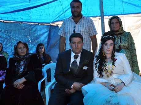 Yüksekova'da 09-10 Temmuz 2011 tarihlerinde evlenen bazı çiftleri sizler için sayfamıza taşıdık. Yüksekova Güncel Ailesi olarak tüm çiftlere mutluluklar dileriz