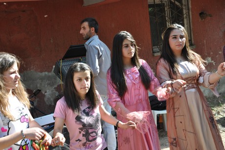 Yüksekova'da 09-10 Temmuz 2011 tarihlerinde evlenen bazı çiftleri sizler için sayfamıza taşıdık. Yüksekova Güncel Ailesi olarak tüm çiftlere mutluluklar dileriz