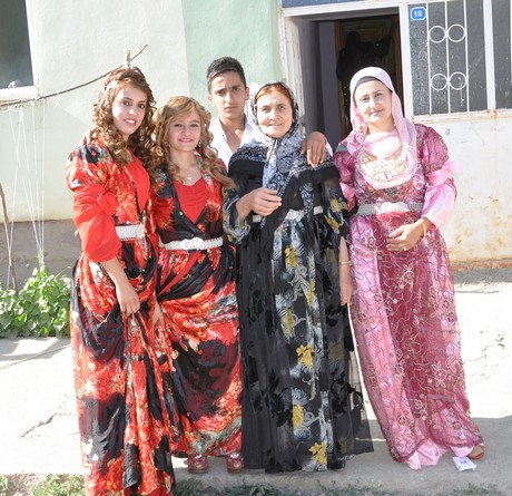 Yüksekova'da 09-10 Temmuz 2011 tarihlerinde evlenen bazı çiftleri sizler için sayfamıza taşıdık. Yüksekova Güncel Ailesi olarak tüm çiftlere mutluluklar dileriz