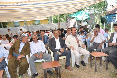 Yüksekova'da 09-10 Temmuz 2011 tarihlerinde evlenen bazı çiftleri sizler için sayfamıza taşıdık. Yüksekova Güncel Ailesi olarak tüm çiftlere mutluluklar dileriz
