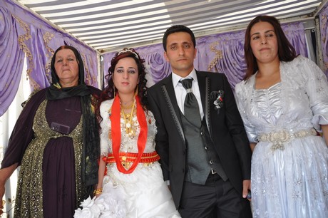 Yüksekova'da 09-10 Temmuz 2011 tarihlerinde evlenen bazı çiftleri sizler için sayfamıza taşıdık. Yüksekova Güncel Ailesi olarak tüm çiftlere mutluluklar dileriz