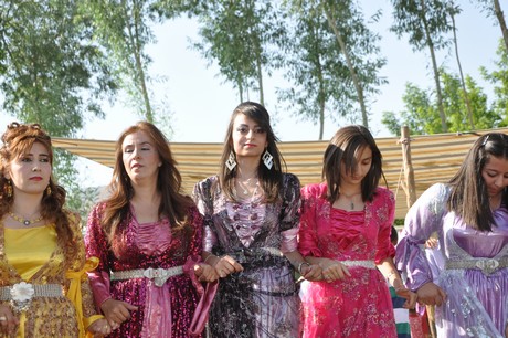 Yüksekova'da 09-10 Temmuz 2011 tarihlerinde evlenen bazı çiftleri sizler için sayfamıza taşıdık. Yüksekova Güncel Ailesi olarak tüm çiftlere mutluluklar dileriz