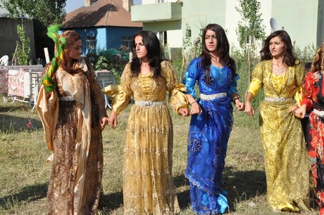 Yüksekova'da 09-10 Temmuz 2011 tarihlerinde evlenen bazı çiftleri sizler için sayfamıza taşıdık. Yüksekova Güncel Ailesi olarak tüm çiftlere mutluluklar dileriz