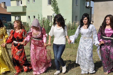 Yüksekova'da 09-10 Temmuz 2011 tarihlerinde evlenen bazı çiftleri sizler için sayfamıza taşıdık. Yüksekova Güncel Ailesi olarak tüm çiftlere mutluluklar dileriz