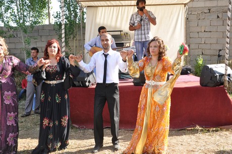 Yüksekova'da 09-10 Temmuz 2011 tarihlerinde evlenen bazı çiftleri sizler için sayfamıza taşıdık. Yüksekova Güncel Ailesi olarak tüm çiftlere mutluluklar dileriz