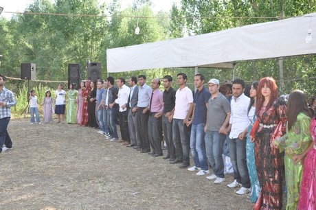 Yüksekova'da 09-10 Temmuz 2011 tarihlerinde evlenen bazı çiftleri sizler için sayfamıza taşıdık. Yüksekova Güncel Ailesi olarak tüm çiftlere mutluluklar dileriz