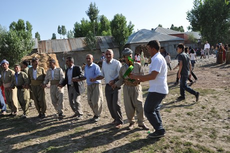 Yüksekova'da 09-10 Temmuz 2011 tarihlerinde evlenen bazı çiftleri sizler için sayfamıza taşıdık. Yüksekova Güncel Ailesi olarak tüm çiftlere mutluluklar dileriz