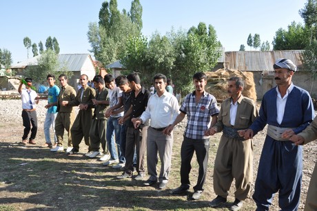 Yüksekova'da 09-10 Temmuz 2011 tarihlerinde evlenen bazı çiftleri sizler için sayfamıza taşıdık. Yüksekova Güncel Ailesi olarak tüm çiftlere mutluluklar dileriz
