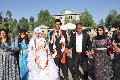 Yüksekova'da 09-10 Temmuz 2011 tarihlerinde evlenen bazı çiftleri sizler için sayfamıza taşıdık. Yüksekova Güncel Ailesi olarak tüm çiftlere mutluluklar dileriz
