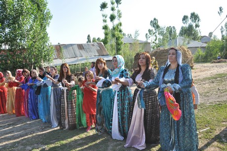 Yüksekova'da 09-10 Temmuz 2011 tarihlerinde evlenen bazı çiftleri sizler için sayfamıza taşıdık. Yüksekova Güncel Ailesi olarak tüm çiftlere mutluluklar dileriz